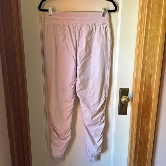 Lululemon Beyond the Studio Pink Mist Lined Jogger size 8 EUC - Picture 2 of 6